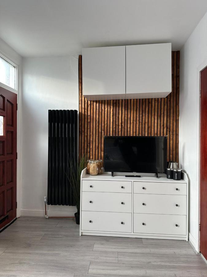 Modern En Suite Bedroom Close To City Centre Leeds  Exterior photo