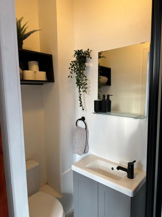 Modern En Suite Bedroom Close To City Centre Leeds  Exterior photo