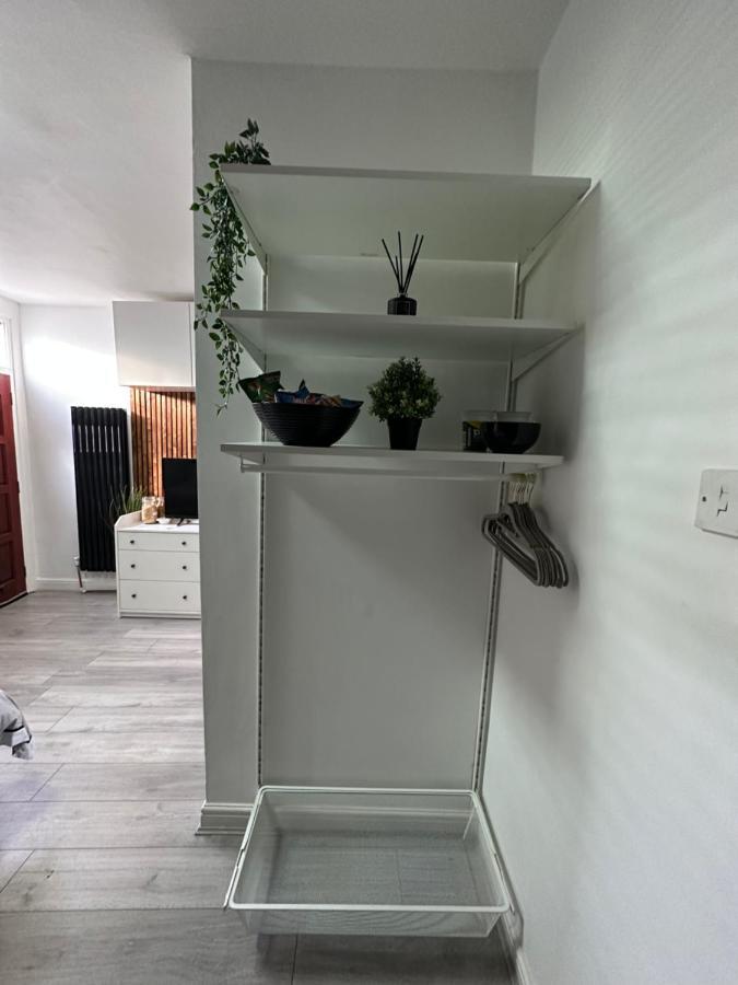 Modern En Suite Bedroom Close To City Centre Leeds  Exterior photo